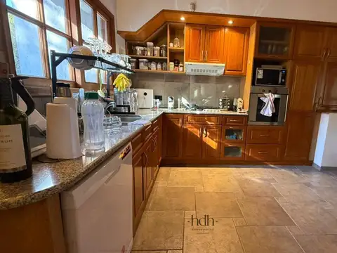 Casa 7 ambientes con 3 baños