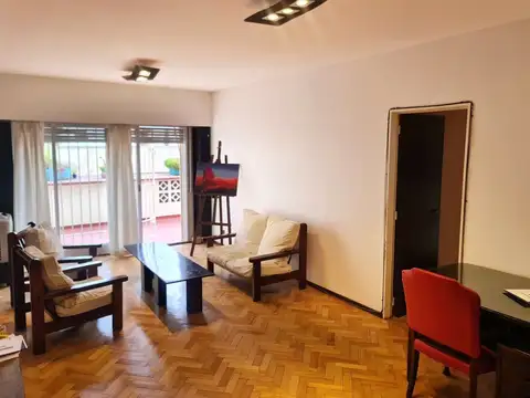 AMPLIO Y FUNCIONAL 3 AMB C/PATIO Y COCH. EN NUÑEZ