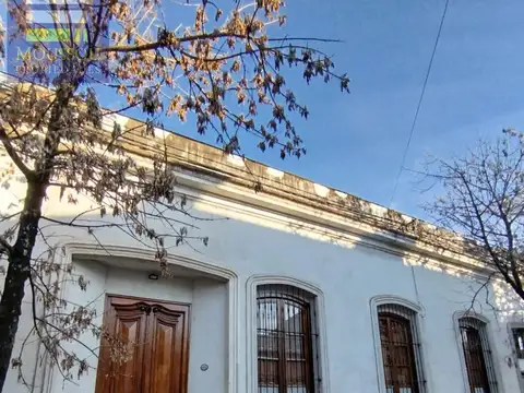 Casa en  alquiler en la esquina de Andrade y Maipu