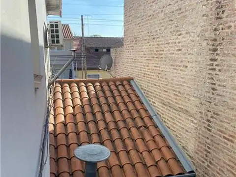 VENTA  CASA TIPO PH SIN EXPENSAS 1er PISO X ESCALERA 3 DORMITORIOS 1 BAÑO PATIO PARRILLA BALCON AL FRENTE APTO CREDITO HIPOTECARIO