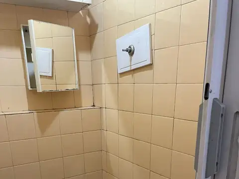 Local en Alquiler en Parque Chacabuco, $ 600.000