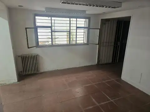 Local en Venta en Microcentro / Retiro de 560 m2  resuelto e