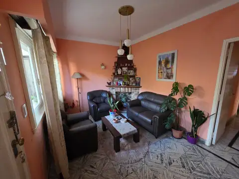 Casa amplia en muy buen estado con departamento