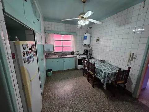 Hermosa casa de muy buena ubicación sobre calle 29 e/ 12 y 13