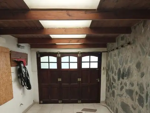 Tres Arroyos: Casa 4 Habitaciones 10 x 30