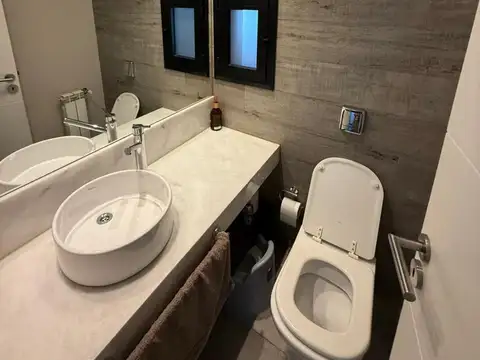 Casa 5 ambientes con 3 baños