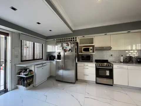 Casa 4 ambientes con 3 baños