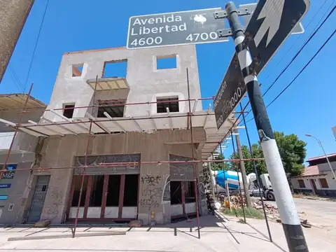 Local comercial en esquina tipo PH sin gastos