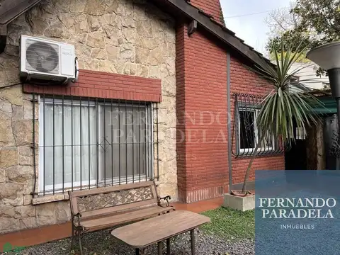 Casa 4 ambientes con 2 baños