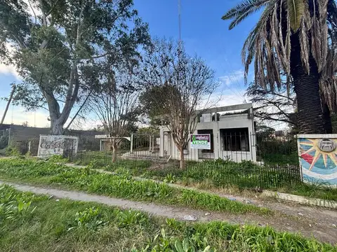 CASA QUINTA A RECICLAR SOBRE RUTA 2 EN FLORENCIO VARELA U$S 290.000.-