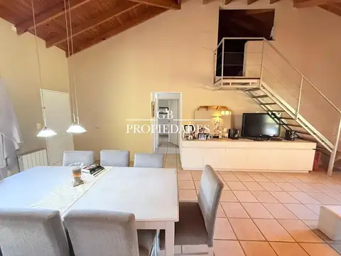 Casa en Venta con 3 cocheras