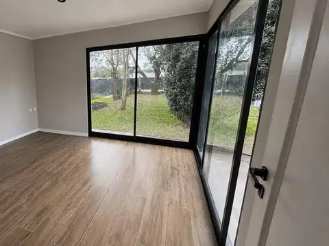 Casa 4 ambientes con 2 baños
