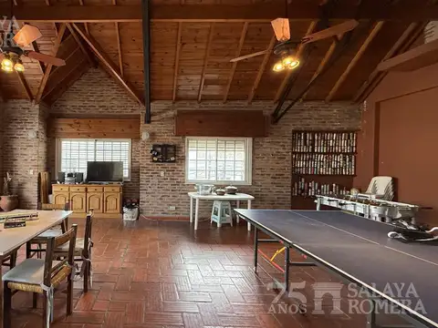 Casa en Venta con 5 cocheras