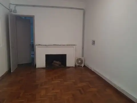 CONFIDENCIAL 400, Piso P.B.