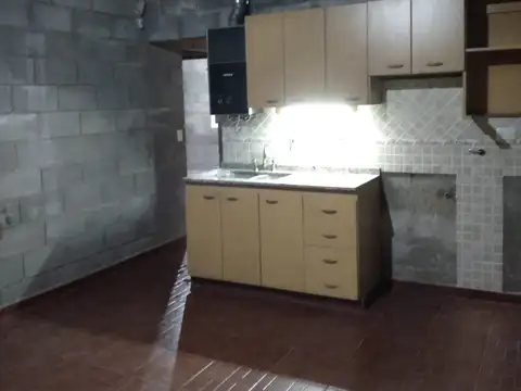 Casa 2 ambientes con 1 baño