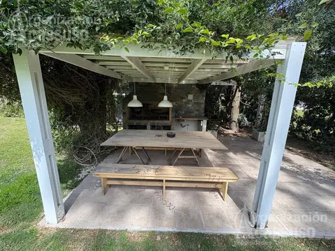 Casa 5 ambientes con 3 baños