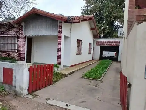 CASA EN VENTA EN VEDIA CON PATIO