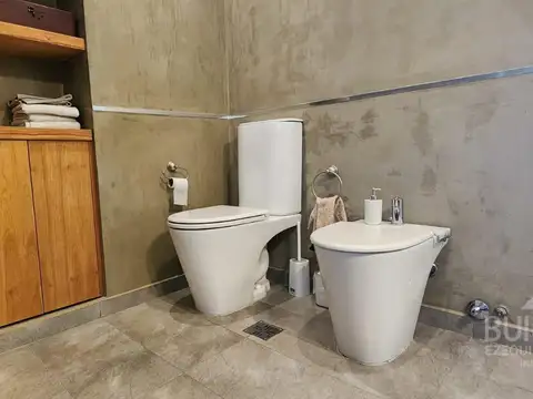 Casa 8 ambientes con 3 baños