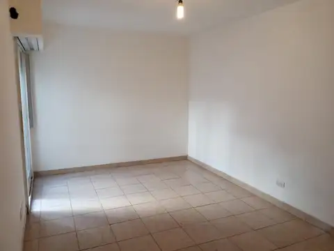 Las Tunas 11100, Piso 1