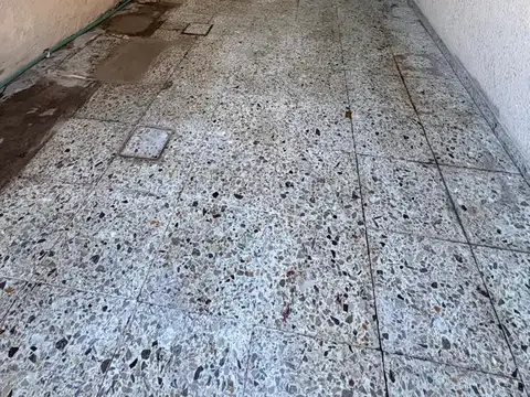 Casa en Alquiler en Villa Luzuriaga, $ 850.000