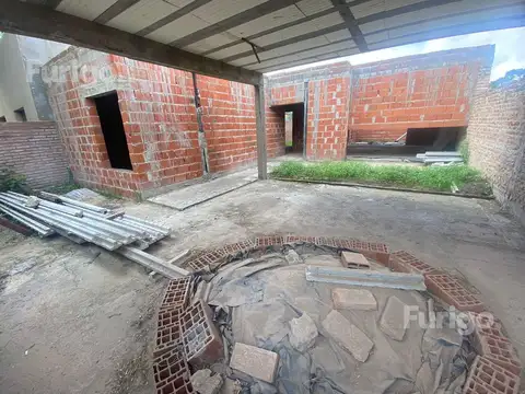 Terreno y construcción a terminar