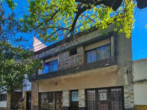 Venta casa 2 plantas con 2 dormitorios con balcón y terraza