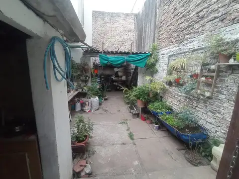 LOCAL / DEPÓSITO EN PLANTA BAJA DE 3 AMBIENTES EN PICHINCHA