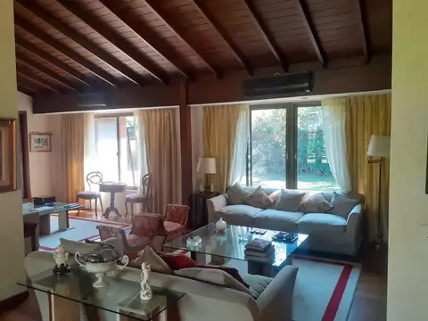 Casa 5 ambientes con 5 baños