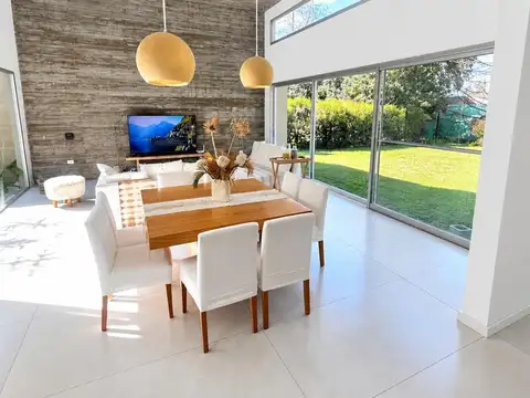 VENTA CASA 3 DORMITORIOS EN EL BARRIO PRIVADO EL AROMO DE ESCOBAR