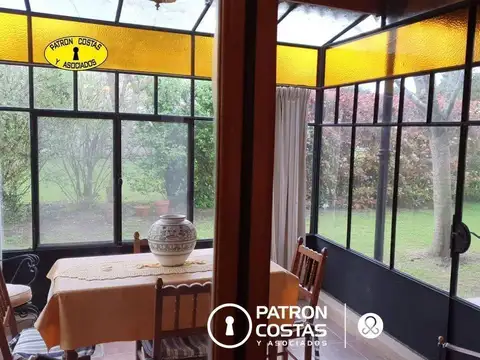 Casa en Alquiler con 2 cocheras