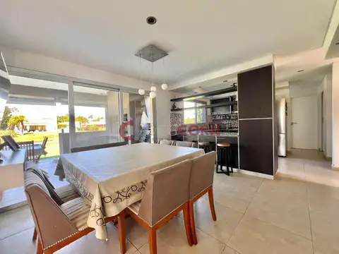 Casa en Venta con 6 cocheras