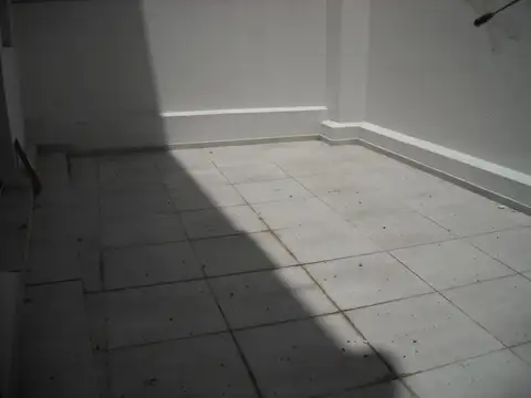 Semipiso 2 amb. con Patio- Nuevo- Cachimayo 800 a una cuadra Subte Emilio Mitre.info: 