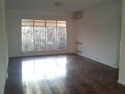 Departamento de 3 ambientes c/dependenci. y balcón al frente
