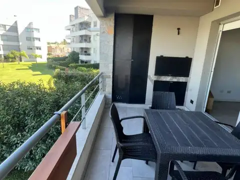 CAAMAÑ0 1100, Piso 1