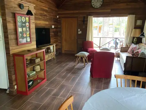 Casa 4 ambientes con 2 baños
