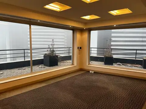 Oficina en Alquiler con 2 cocheras