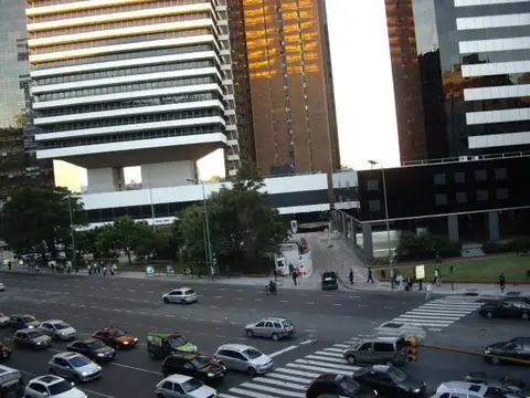 Av. L.N. Alem 896