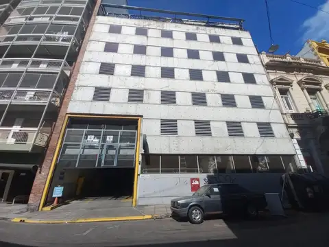 COCHERA en VENTA en pleno CONGRESO 