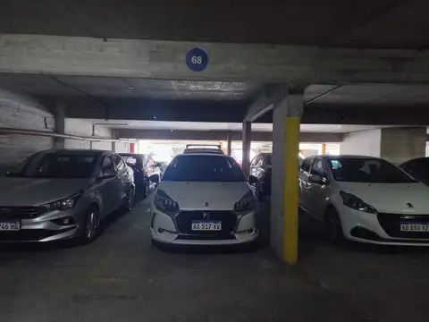 COCHERA en VENTA en pleno CONGRESO 