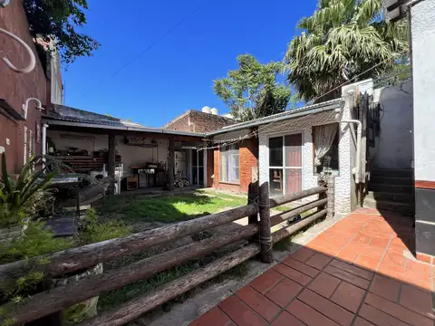 Venta de Casa en Block 3 Ambientes con Cochera - Ideal para dos familias - Parque Patricios