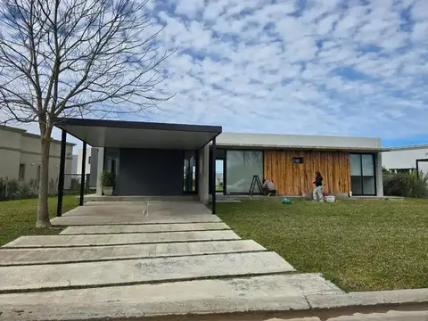 Hermosa Casa En Alquiler En Haras De Santa Maria-Molino Sur