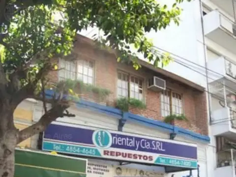 Excelente local con vivienda en zona comercial