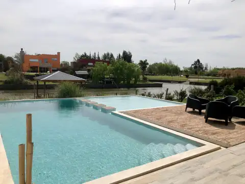 Casa 7 ambientes con 7 baños