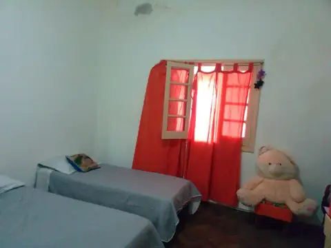 VENDO CASA  DE 6 AMBIENTES