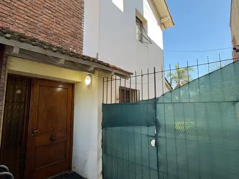 Casa en Alquiler con 3 cocheras