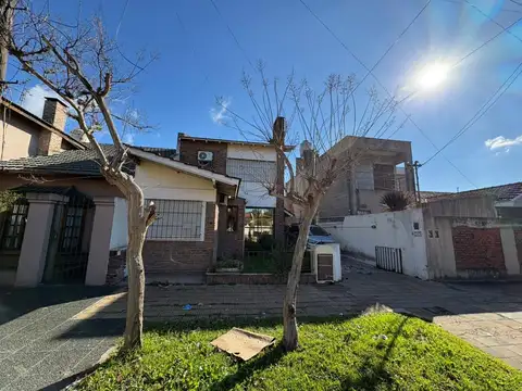 Casa en Alquiler en Padua 5 Ambientes con Excelente Ubicación y Patio
