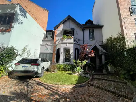 Casa 7 ambientes con 2 baños