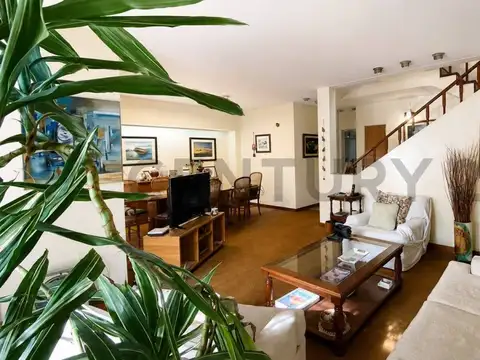 Casa 6 ambientes con 3 baños