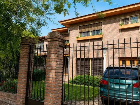 VENTA - Casa de 4 ambientes  en  Barrio Inglés de Hurlingham