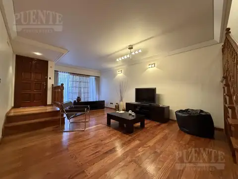 Casa en Venta con 3 cocheras